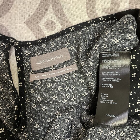 Urban Outfitters Black/White Floral Long-Sleeve Romper Size L - Picture 6 of 7